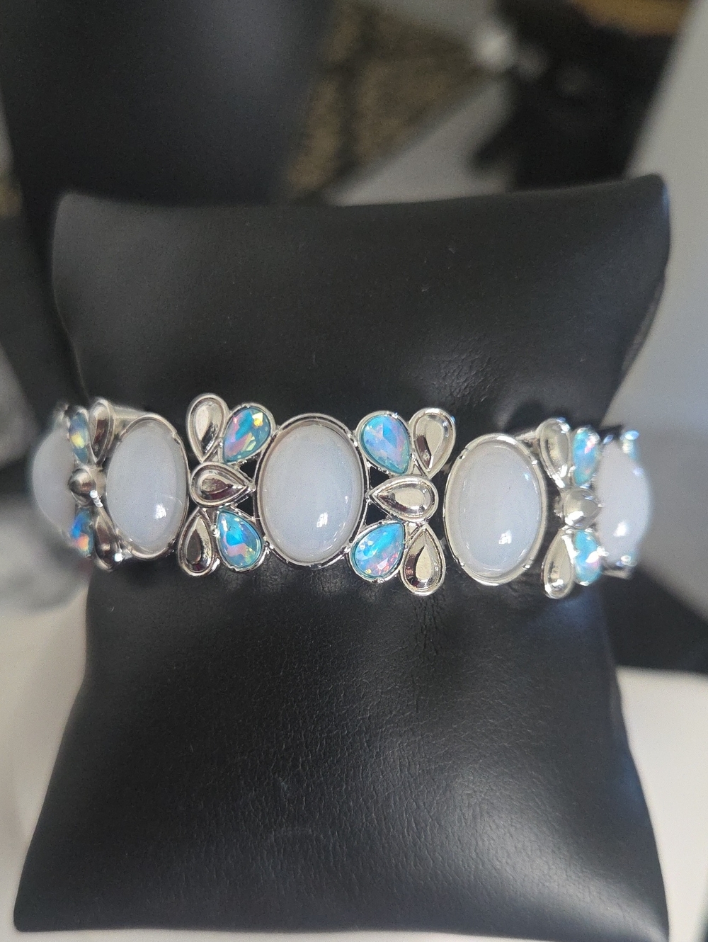Paparazzi Presidential.perfection White Bracelet NWT